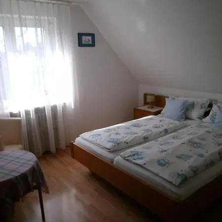 Gaestehaus Fischerhaeusle בית הארחה ואסרבורג